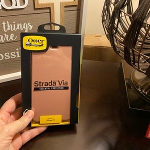 iPhone 11 otter box phone case